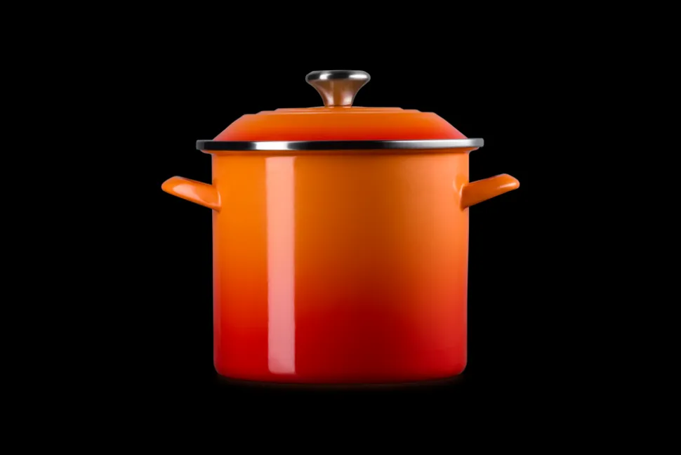 8 qt. Stockpot in Flame