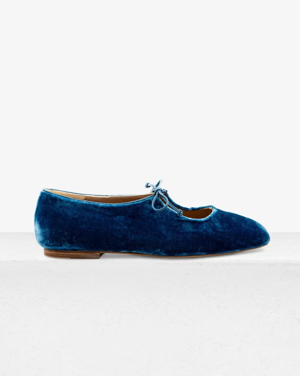 Amelia Flat in Velvet