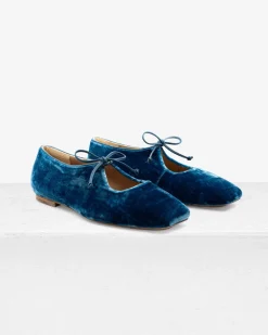 Amelia Flat in Velvet