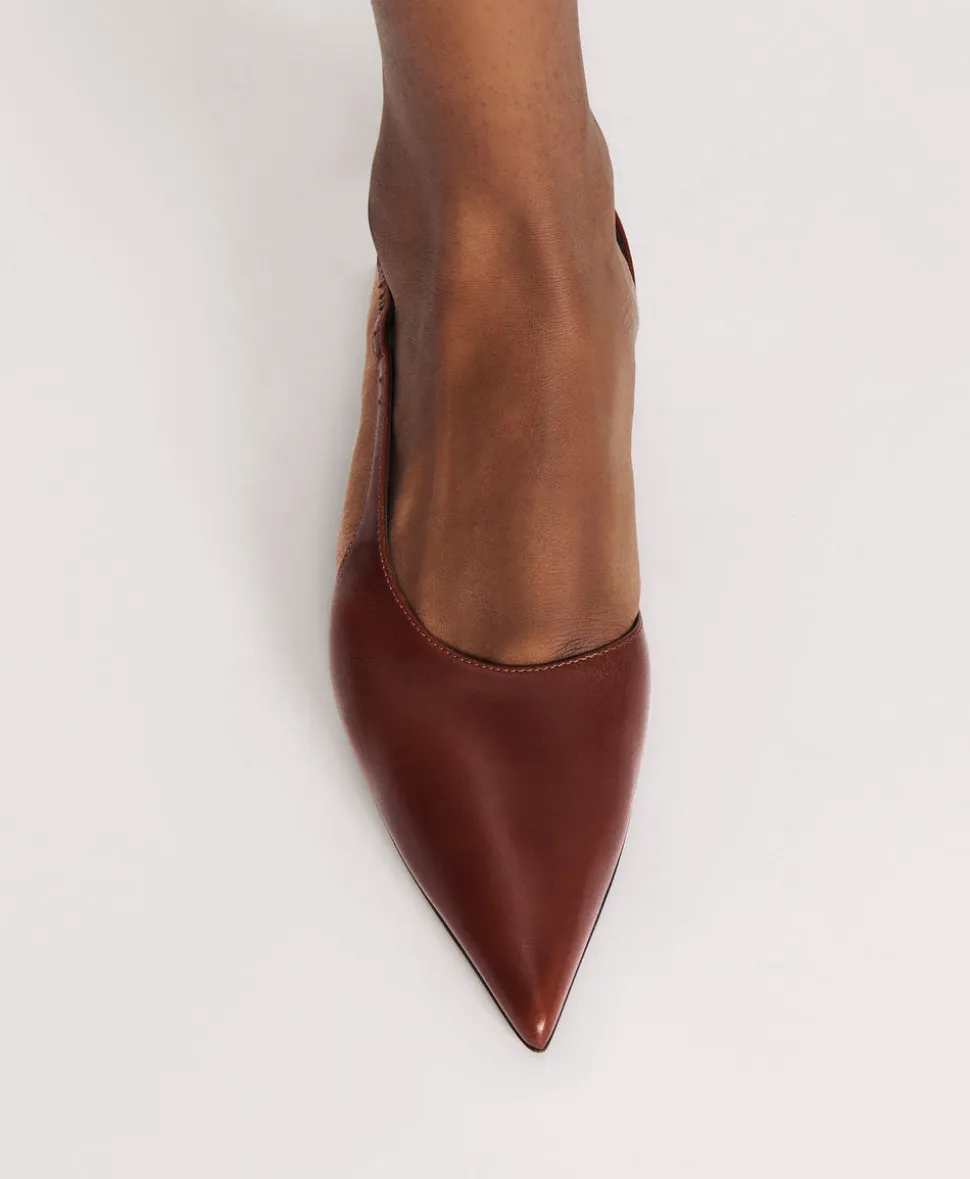 Anna Slingback in Saddle