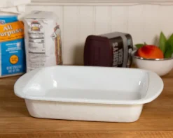 Baking Pan in Solid White