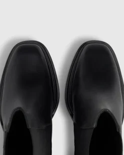 Bimba in Black