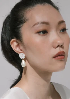 Carlla Earrings in Mother Of Pearl