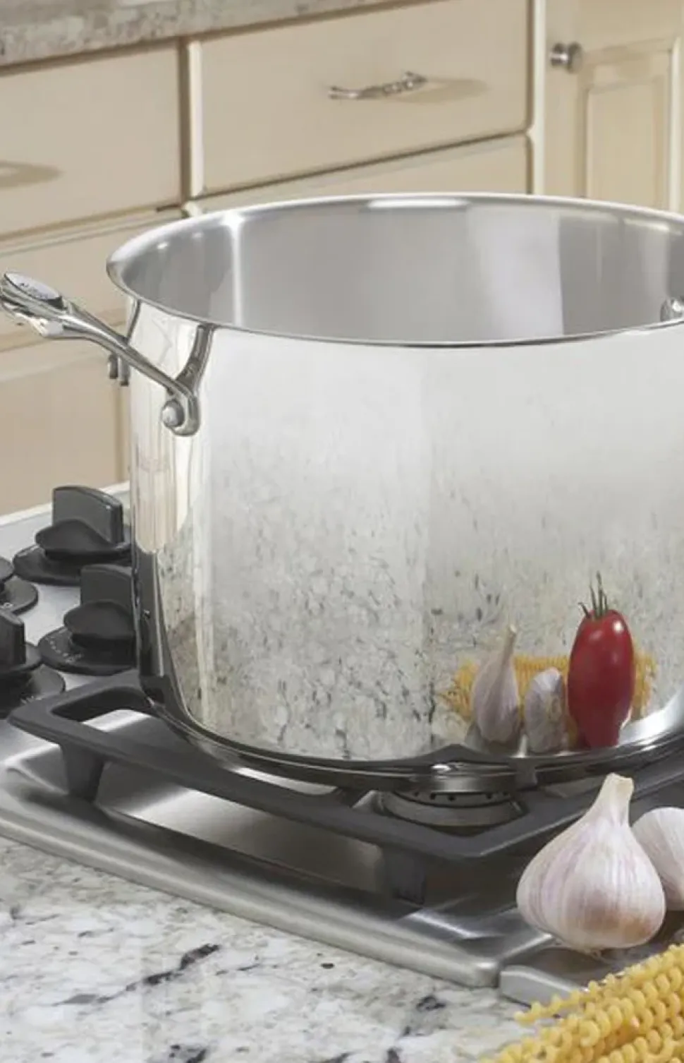 Chef's Classic® 8 Quart Stockpot with Cover in Stainless Steel
