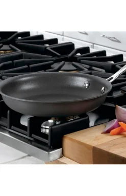 Chef's Classic® Non-Stick Hard Anodized Skillet