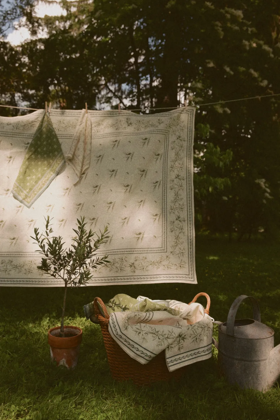 Cipoletti x Nadia Co. Fine Italian Linen Tablecloth