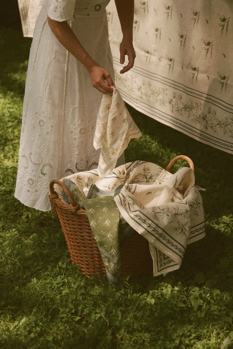 Cipoletti x Nadia Co. Fine Italian Linen Tablecloth