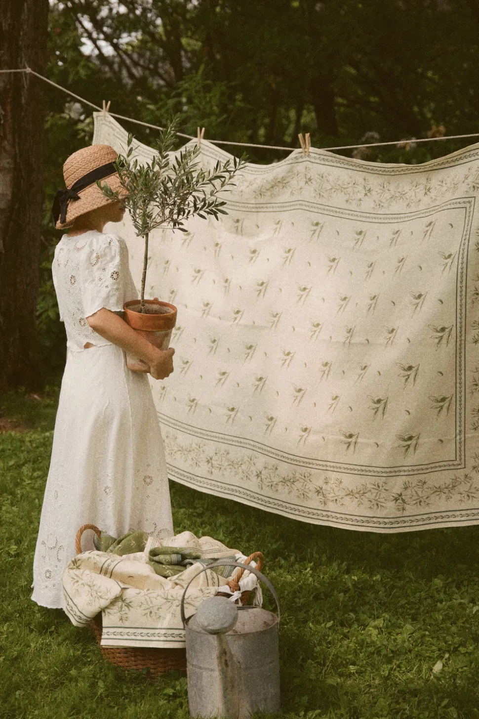 Cipoletti x Nadia Co. Fine Italian Linen Tablecloth