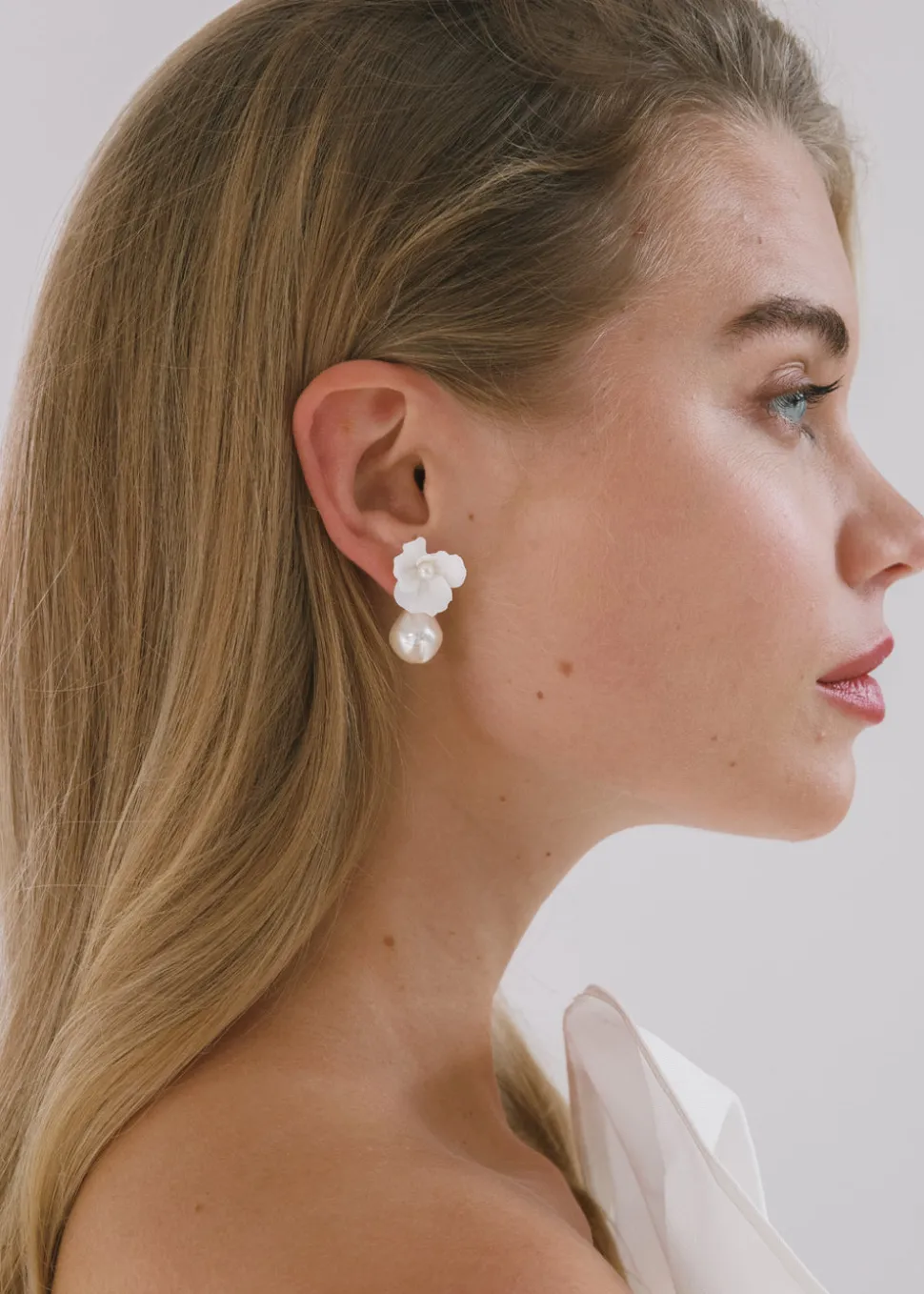 Clarabel Earrings in Cream