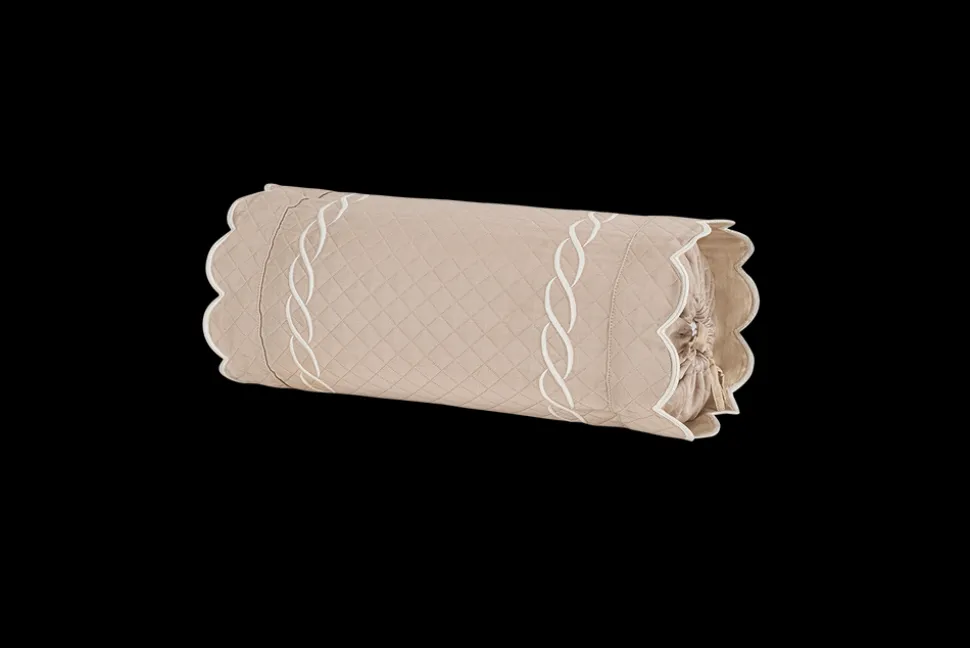 Classic Chain Scallop Matelassé Collection