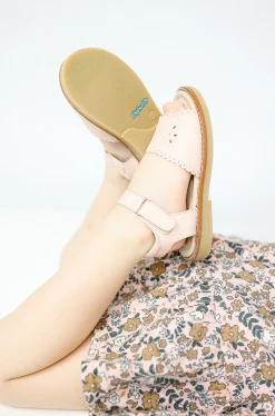 Classic Sandal with Scallop Pink