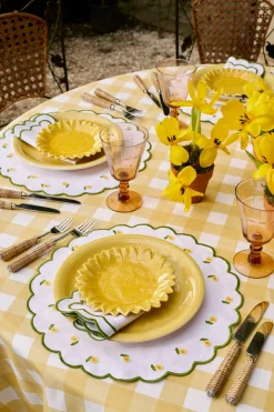 Daisy Placemat and Napkin Set in White