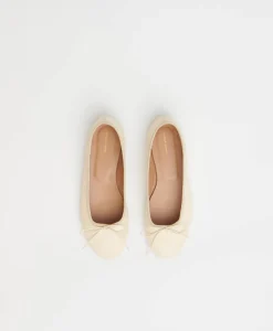 Dance Ballerina in Jasmine