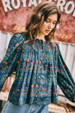 Daphne Top in Midnight Garden