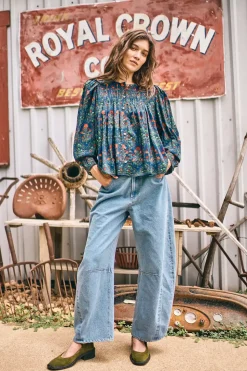 Daphne Top in Midnight Garden