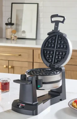 Double Flip Belgian Waffle Maker