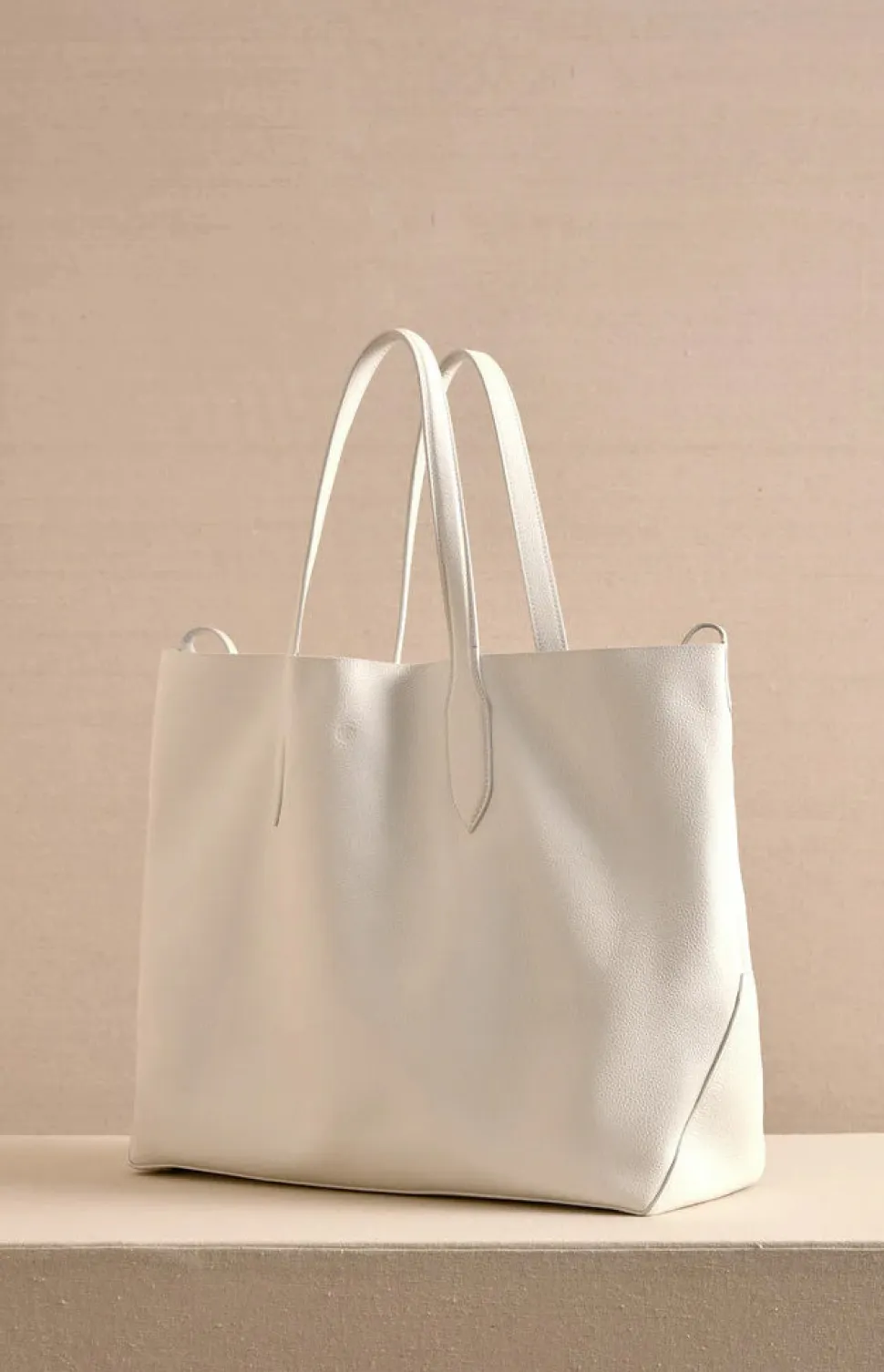 Eleanor 42 Tote in Ivory