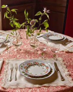 Emilia Scallop Embroidered Placemat