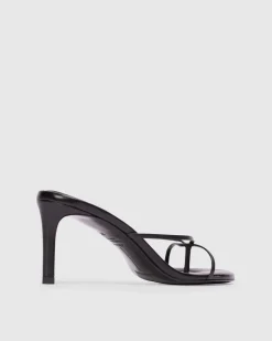 Gem 65 in Black Leather