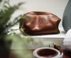 Holdall No. 101 Toiletry Bag in Vintage Tan Leather