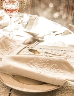 Jardin Classic Linen Placemat in Six Colors