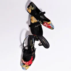 Larroudé x Markarian Pump In Black Wool and Floral Embroidery