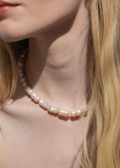 Lilah Necklace in Pearl