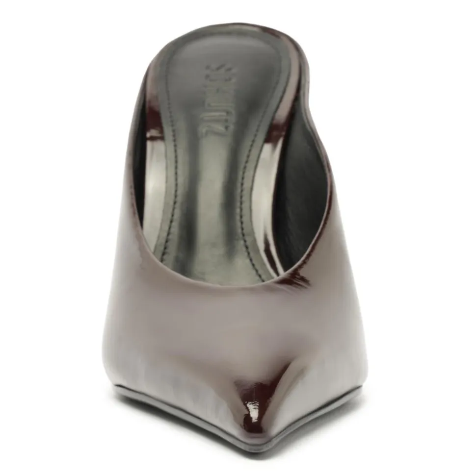 Loren Patent Pump in Maplewood