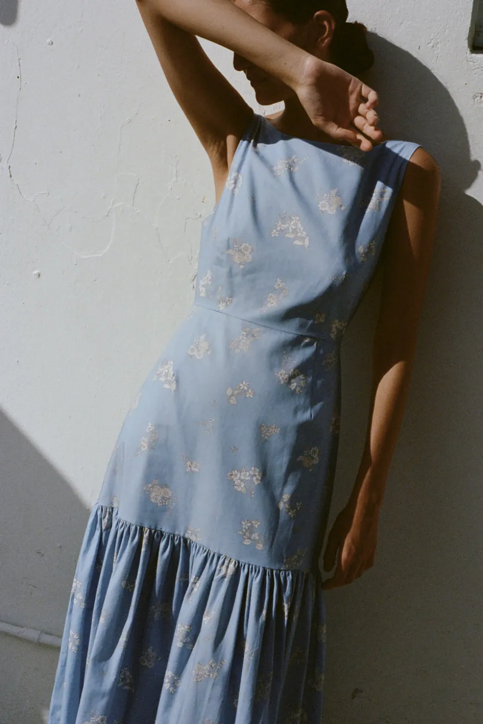 Low-Back Dress in Blue Mini Bouquet