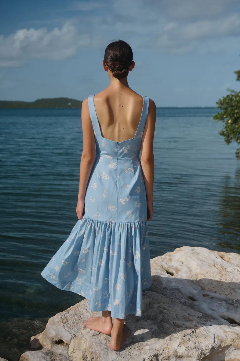 Low-Back Dress in Blue Mini Bouquet