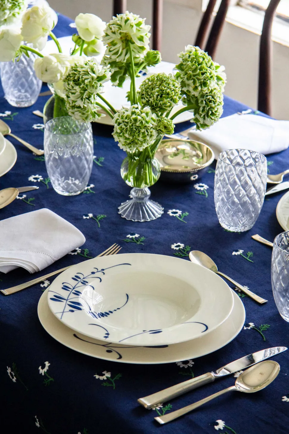 Manzanilla Rectangular Tablecloth in Navy
