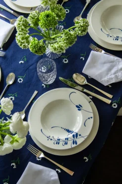 Manzanilla Rectangular Tablecloth in Navy