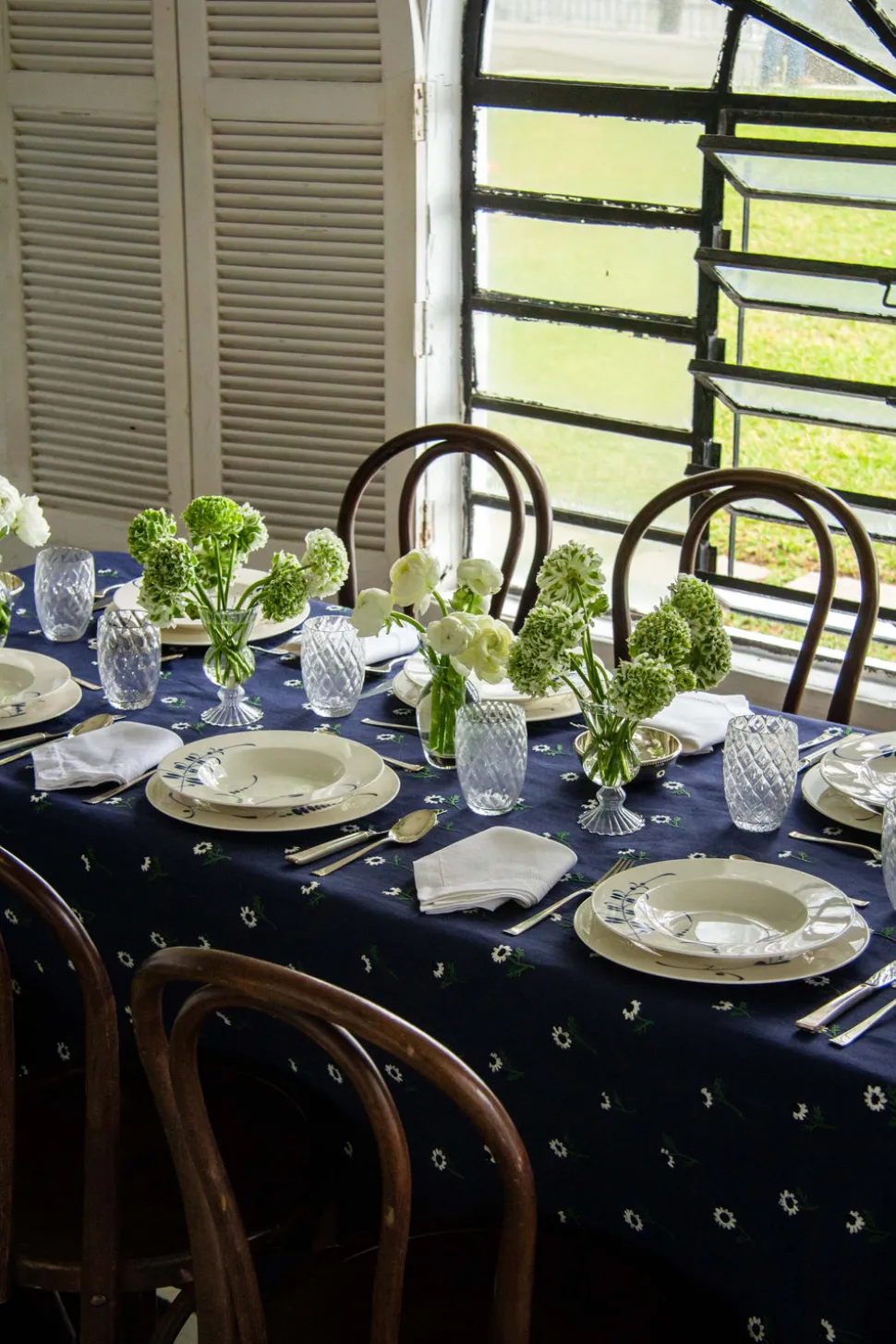 Manzanilla Rectangular Tablecloth in Navy