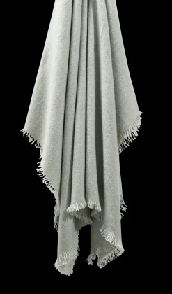 Maya Throw