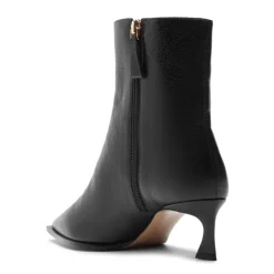 Myra 50 in Black