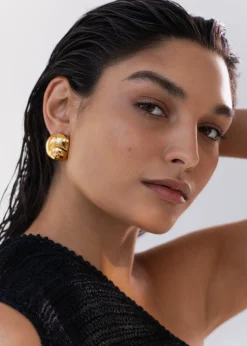 Natica Stud in Gold