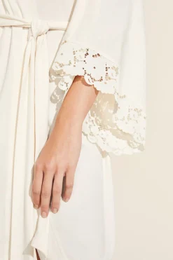 Naya Robe