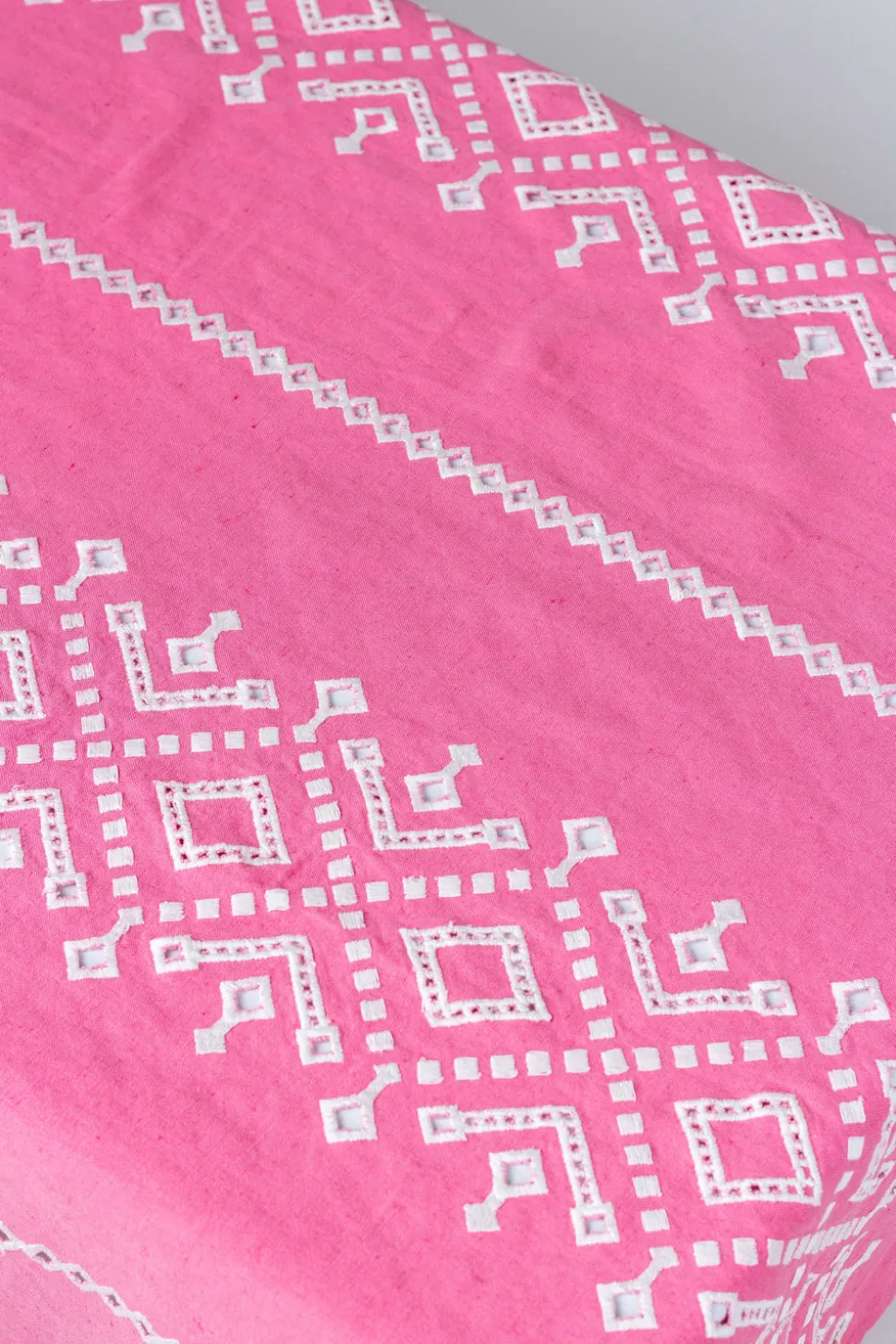 Ojete Rectangular Tablecloth in Bougainvillea