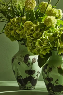 Oriente Italiano Ming Vase in Pervinca