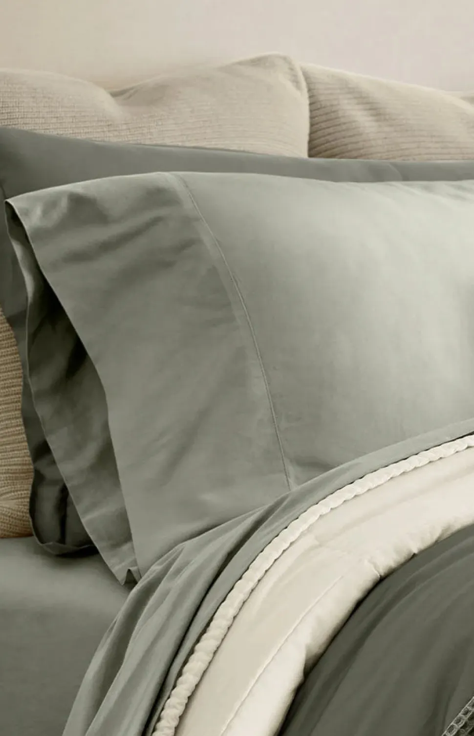 Percale Hemmed Pillowcase Set in Sageleaf