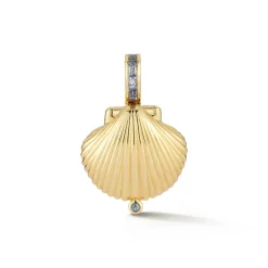 Petite Venus Locket