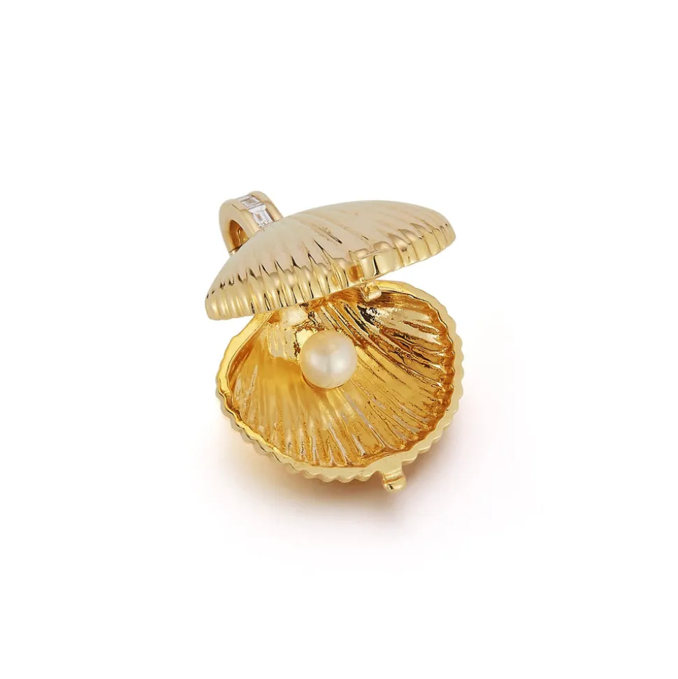 Petite Venus Locket