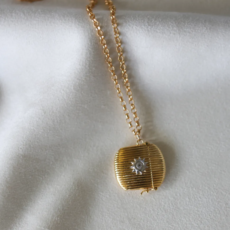 Ribbed Vesta Case Necklace