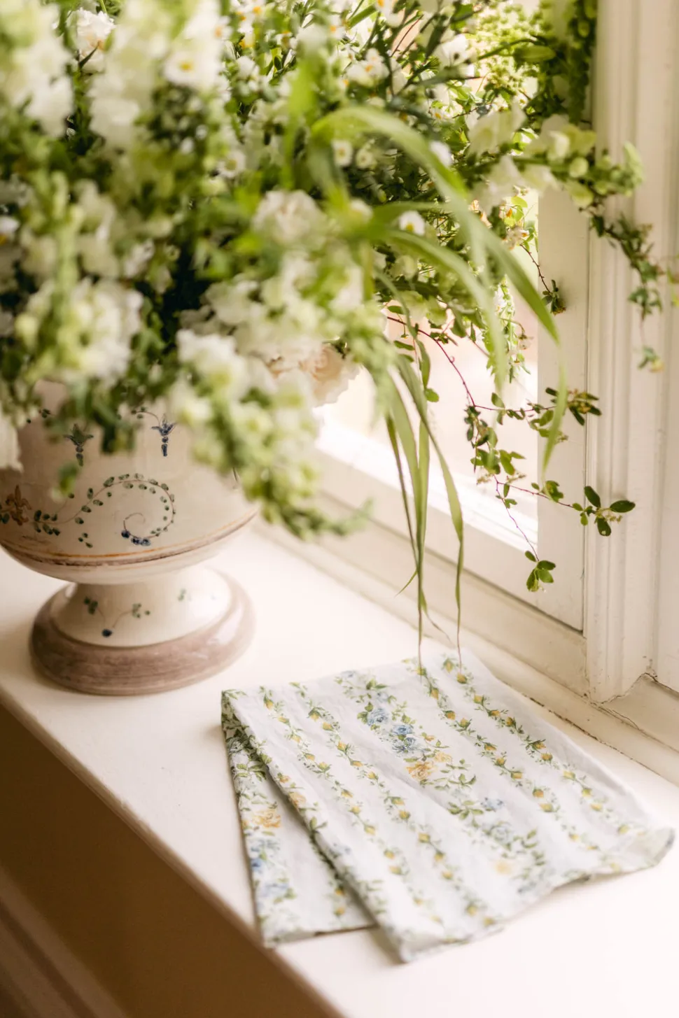 Rosa Hand Towel