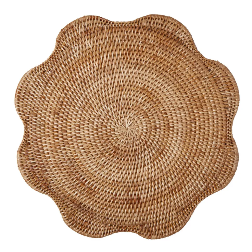 Scalloped Rattan Placemat in Natural