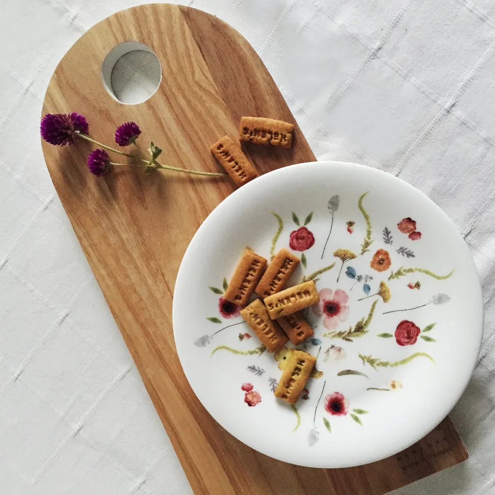 Scandinavian Floral Set of Two, 8" Accent Plates