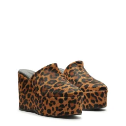 Sierra Hair Calf Pump in Leopard