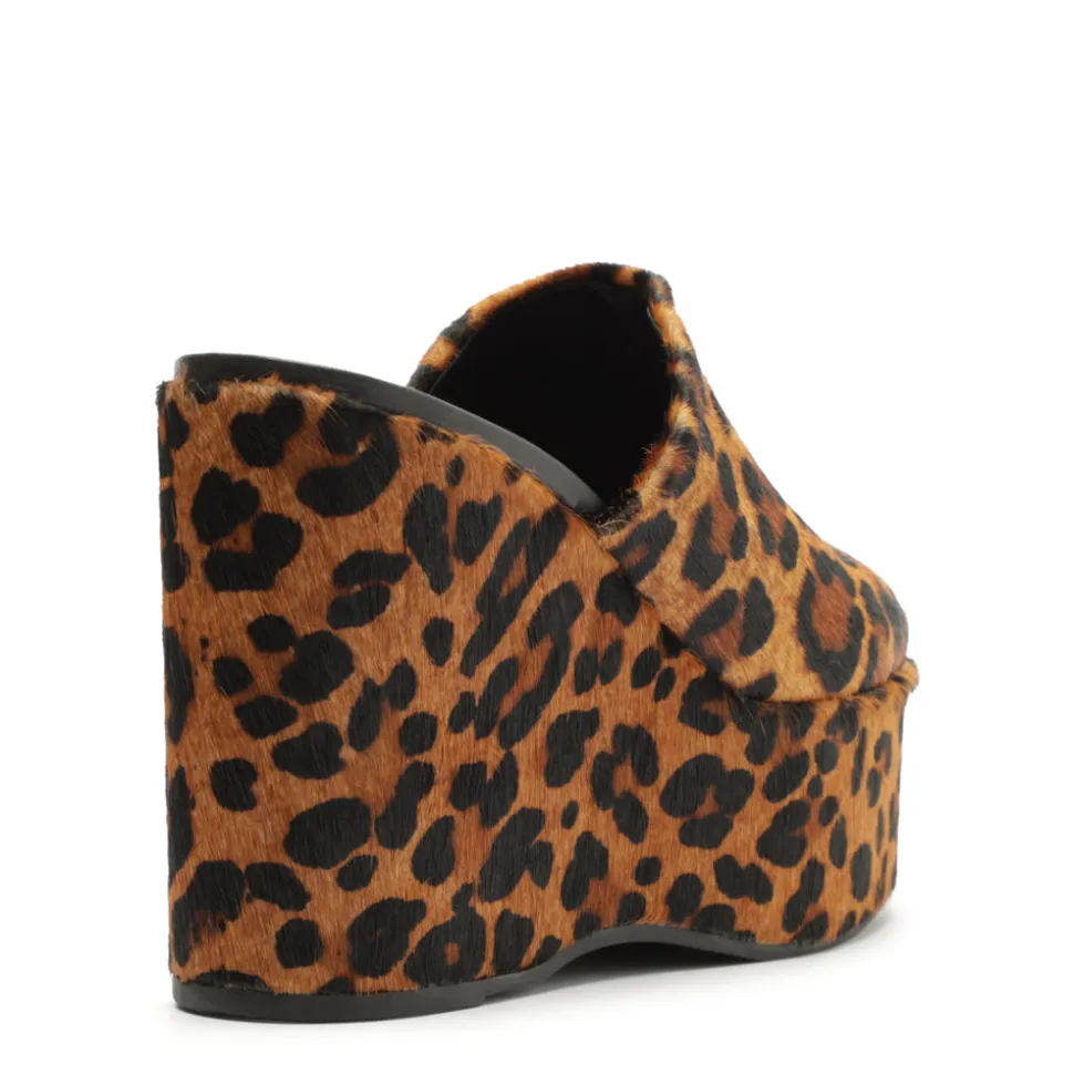 Sierra Hair Calf Pump in Leopard