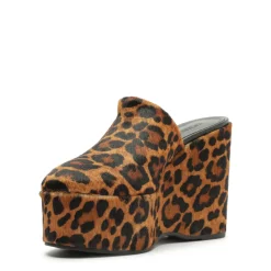 Sierra Hair Calf Pump in Leopard