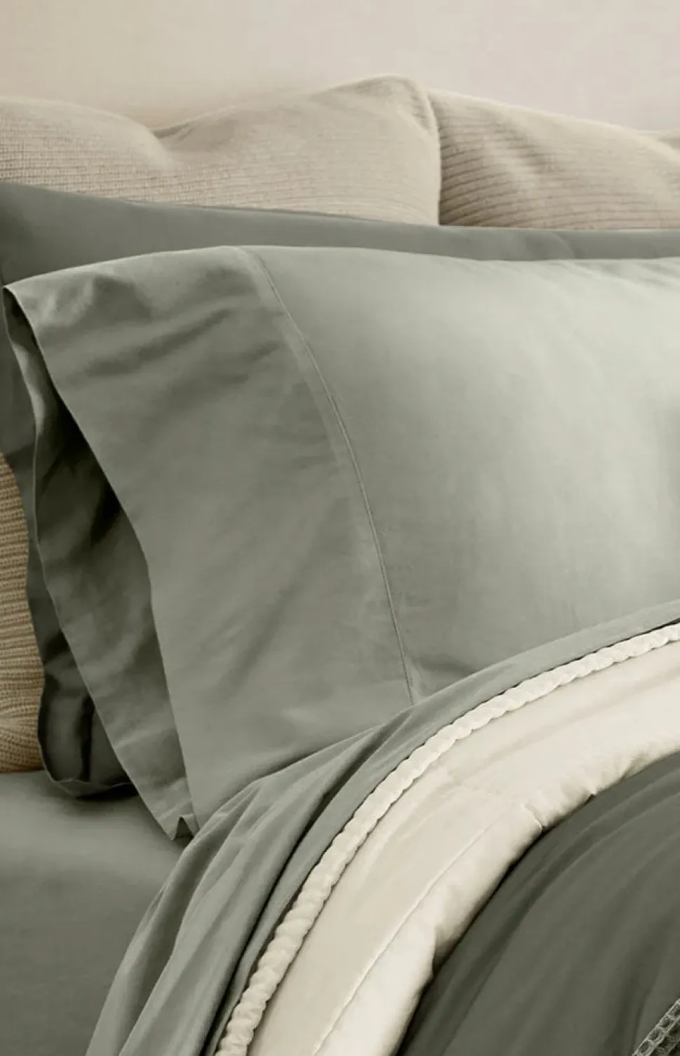 Signature Hemmed Pillowcase Set in Sageleaf